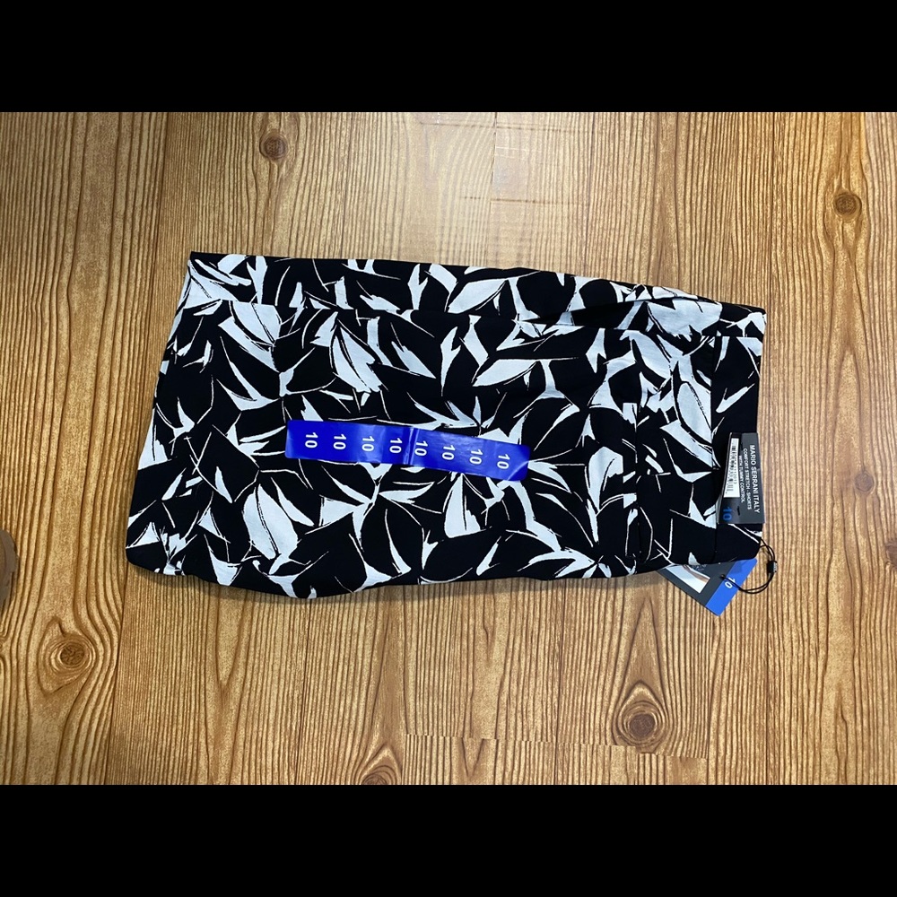 Shorts - Picture 2 of 3